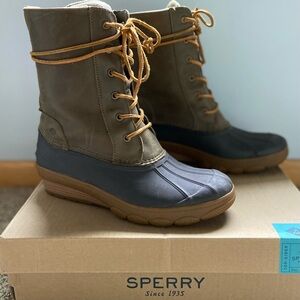 Woman’s Sperry duck boots size 9